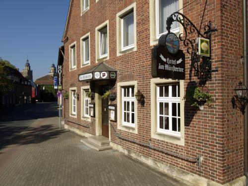 Hotel Am Munstertor โคเอิสเฟลท์ ภายนอก รูปภาพ